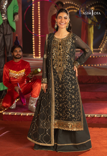 Elegant model wearing Asim Jofa Festive Collection 25 AJLLF-02 in deep green with gold embroidery and intricate detailing.