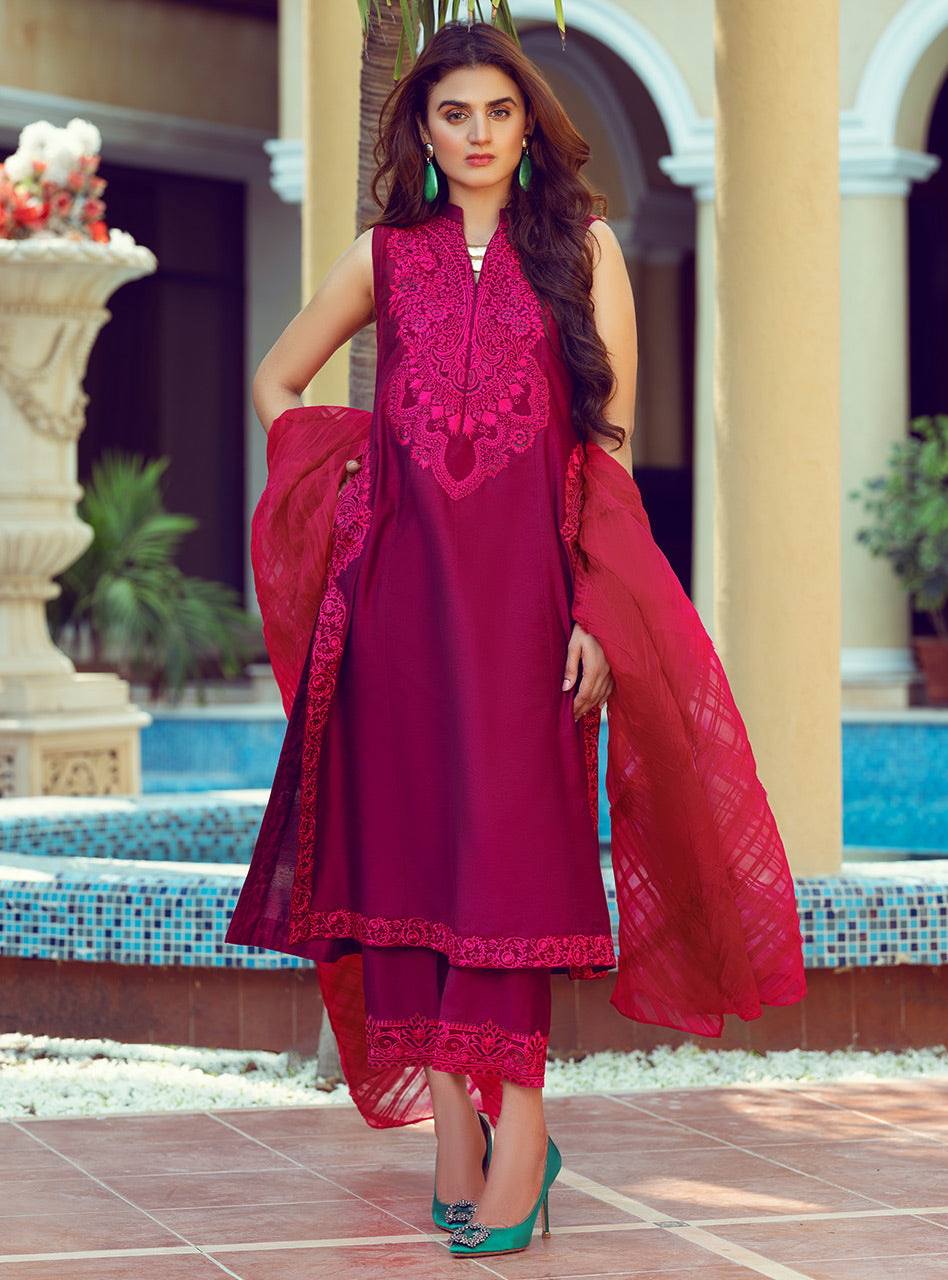 Zainab Chottani | Luxury Pret | BERRY BLISS by Zainab Chottani - Designer Dress - Type: Ladies Clothes - Available at Sana Yasir - 100% Original