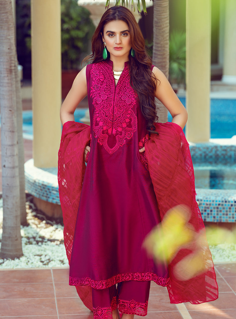 Zainab Chottani | Luxury Pret | BERRY BLISS by Zainab Chottani - Designer Dress - Type: Ladies Clothes - Available at Sana Yasir - 100% Original