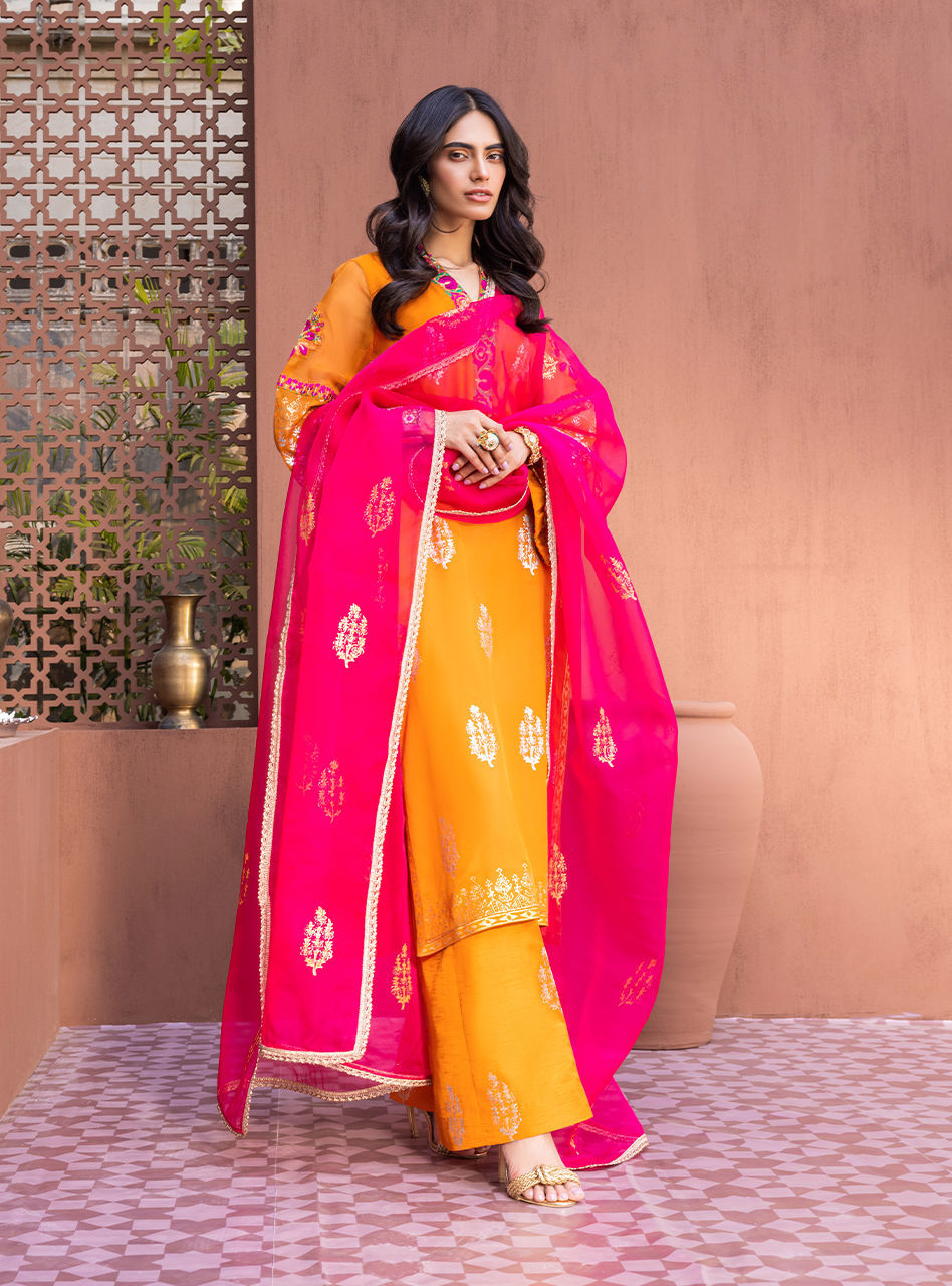 Zainab Chottani | Luxury Pret | NURAY by Zainab Chottani - Designer Dress - Type: Ladies Clothes - Available at Sana Yasir - 100% Original