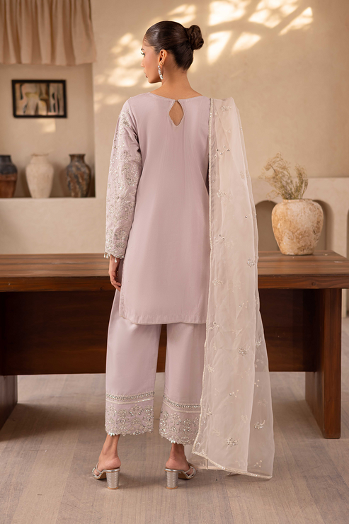 Emaan Adeel | Noore Festive Formals | YALINA by Emaan Adeel - Designer Dress - Type: Ladies Clothes - Available at Sana Yasir - 100% Original