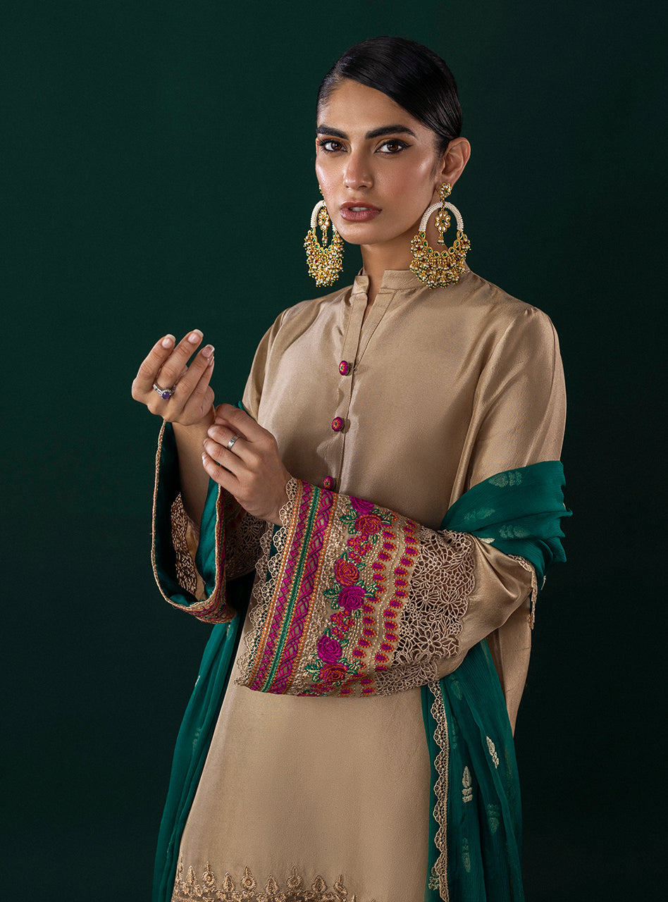 Zainab Chottani | Luxury Pret | ROHA by Zainab Chottani - Designer Dress - Type: Ladies Clothes - Available at Sana Yasir - 100% Original