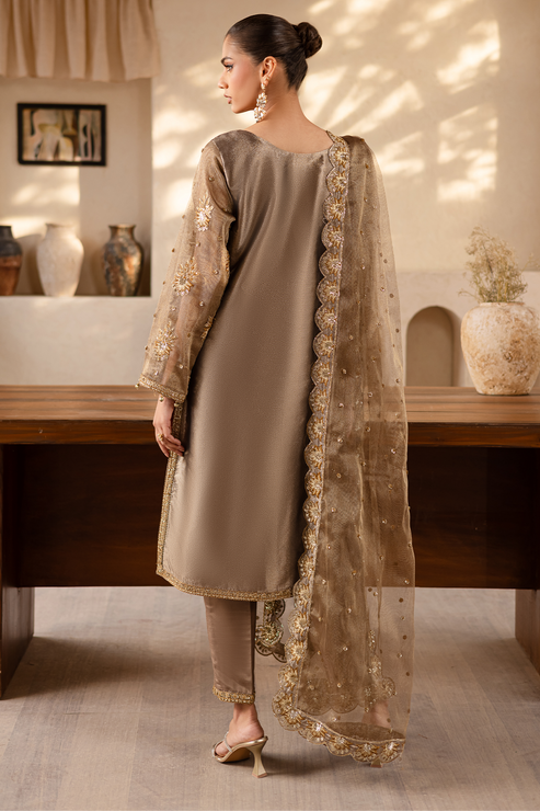 Emaan Adeel | Noore Festive Formals | RAVEEN by Emaan Adeel - Designer Dress - Type: Ladies Clothes - Available at Sana Yasir - 100% Original