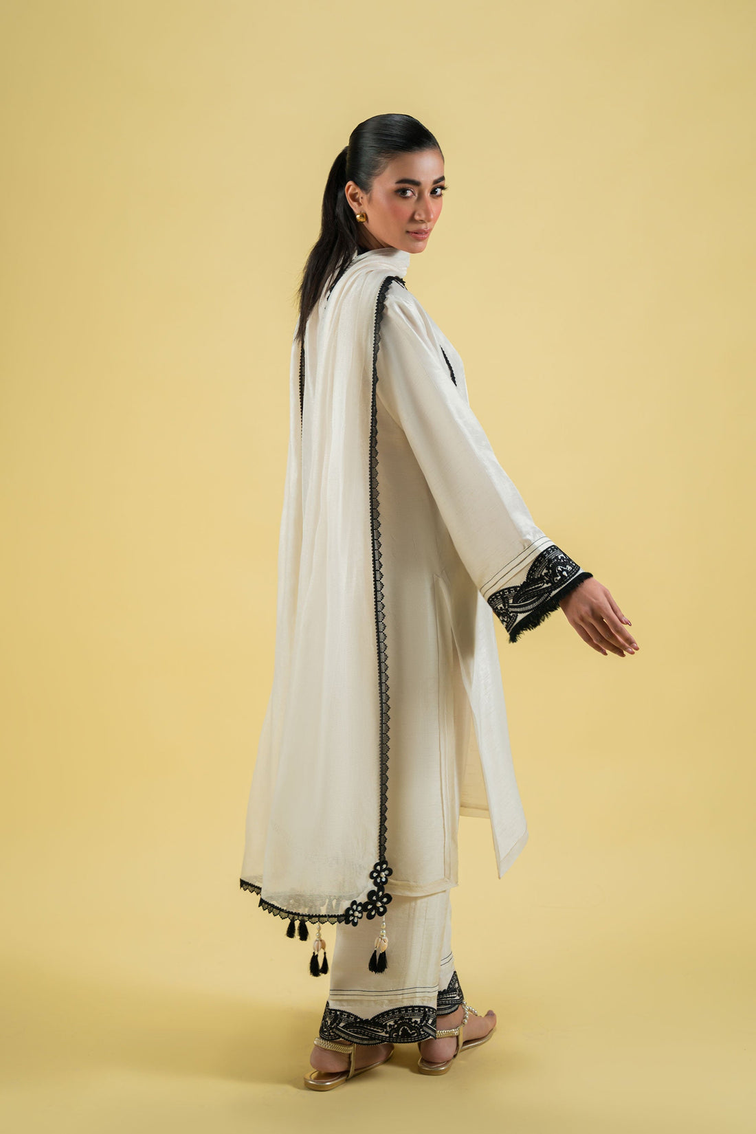 Ammara Khan | Sia 25 | D-13