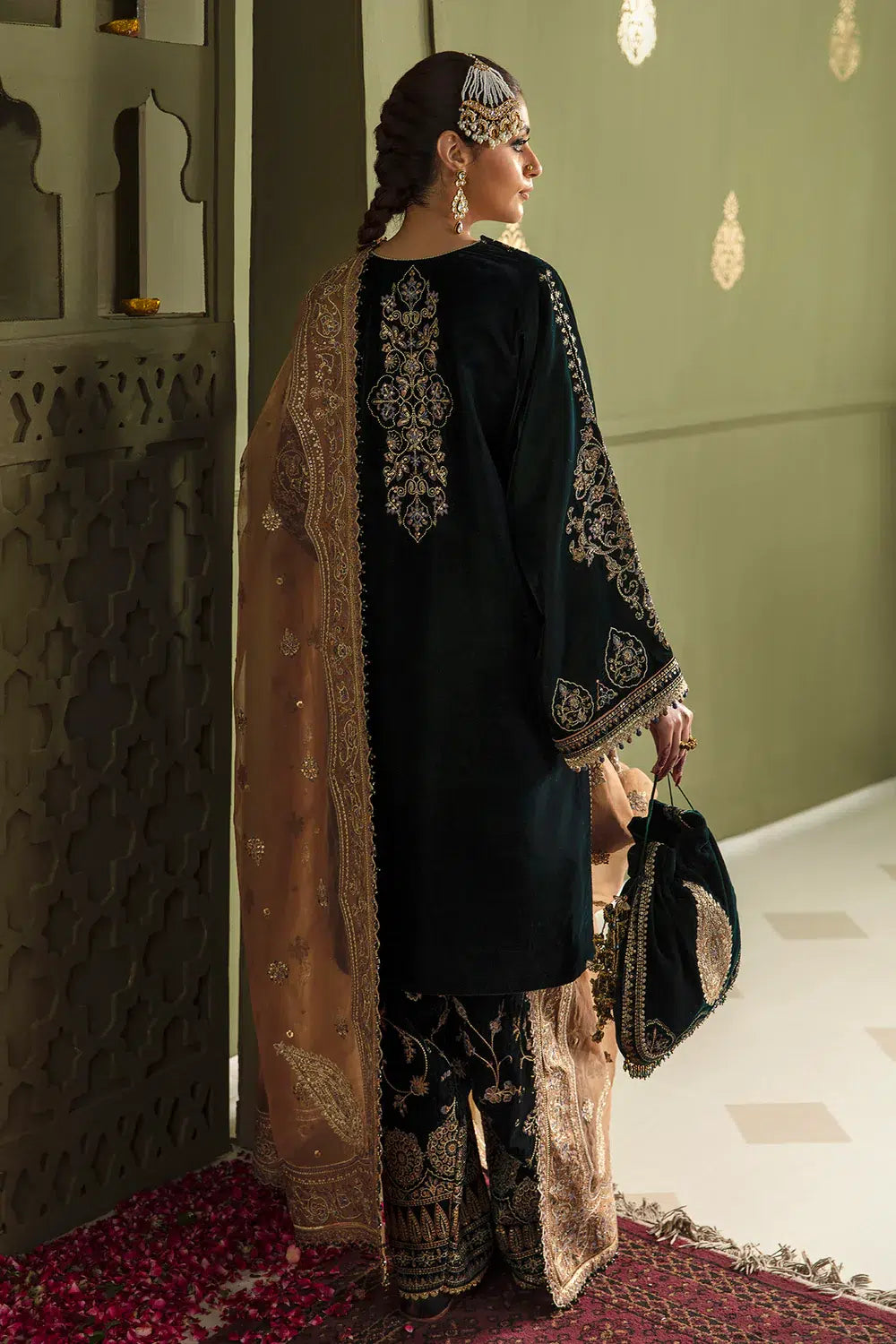 Baroque | Jahanara Luxury Velvet 23 | UF-464 by Baroque - Designer Dress - Type: Formal - Available at Sana Yasir - 100% Original
