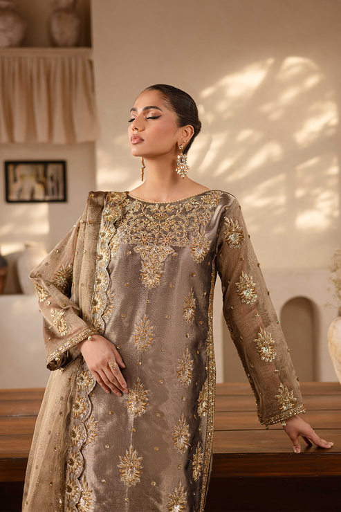 Emaan Adeel | Noore Festive Formals | RAVEEN by Emaan Adeel - Designer Dress - Type: Ladies Clothes - Available at Sana Yasir - 100% Original