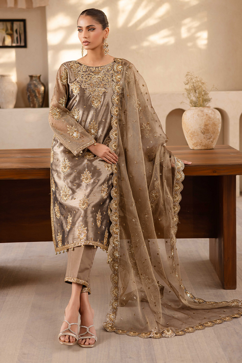Emaan Adeel | Noore Festive Formals | RAVEEN by Emaan Adeel - Designer Dress - Type: Ladies Clothes - Available at Sana Yasir - 100% Original