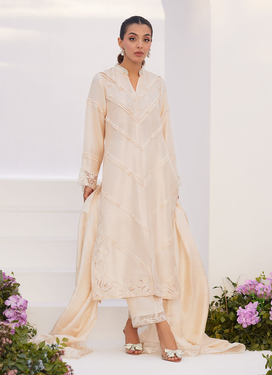 Farah Talib Aziz | Zaza Luxe Pret 24 | TISELE IVORY PLEATED RAW SILK SHIRT AND DUPATTA by Farah Talib Aziz - Designer Dress - Type: Luxury - Available at Sana Yasir - 100% Original