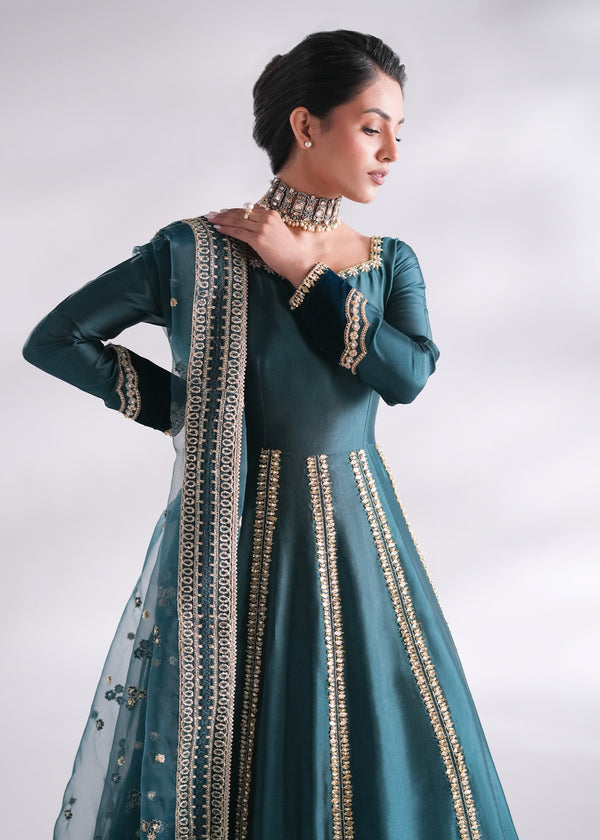 Mehak Yaqoob | Enchante The Luxe Edit | Zircone