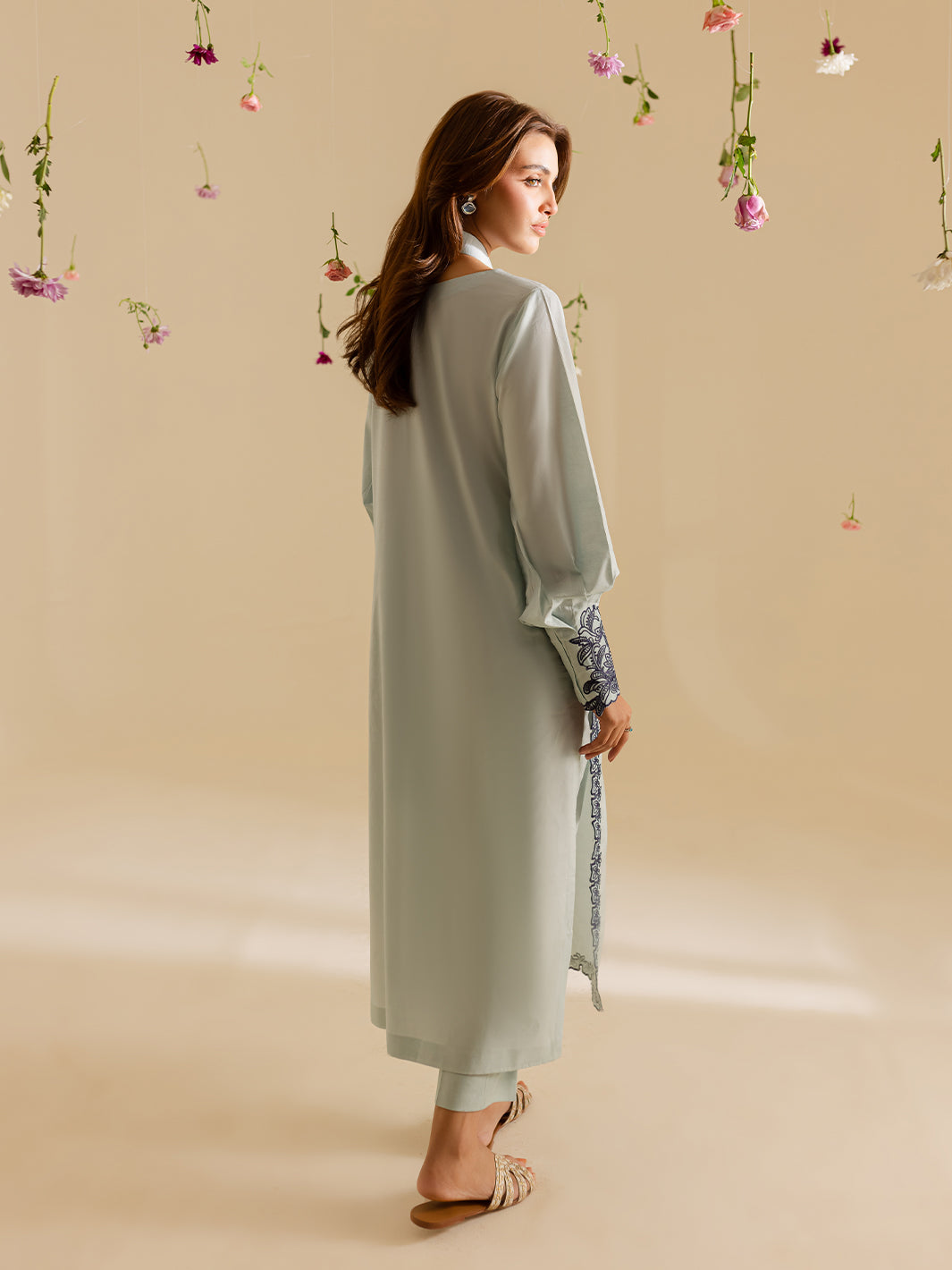 Mahnur | Petal Whispers Lawn Pret | Crystal