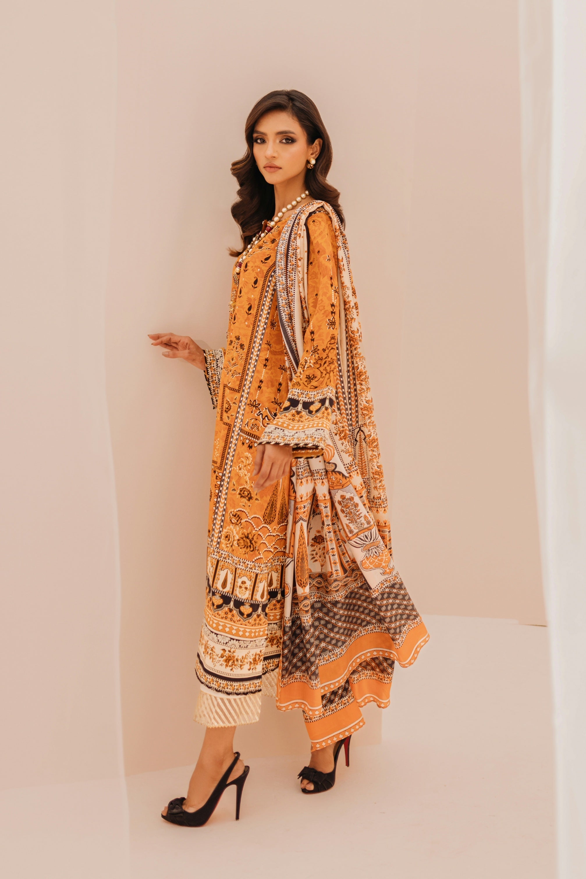 Mina Hasan | Luxury Pret | MHP-1198 by Mina Hasan - Designer Dress - Type: Ladies Clothes - Available at Sana Yasir - 100% Original