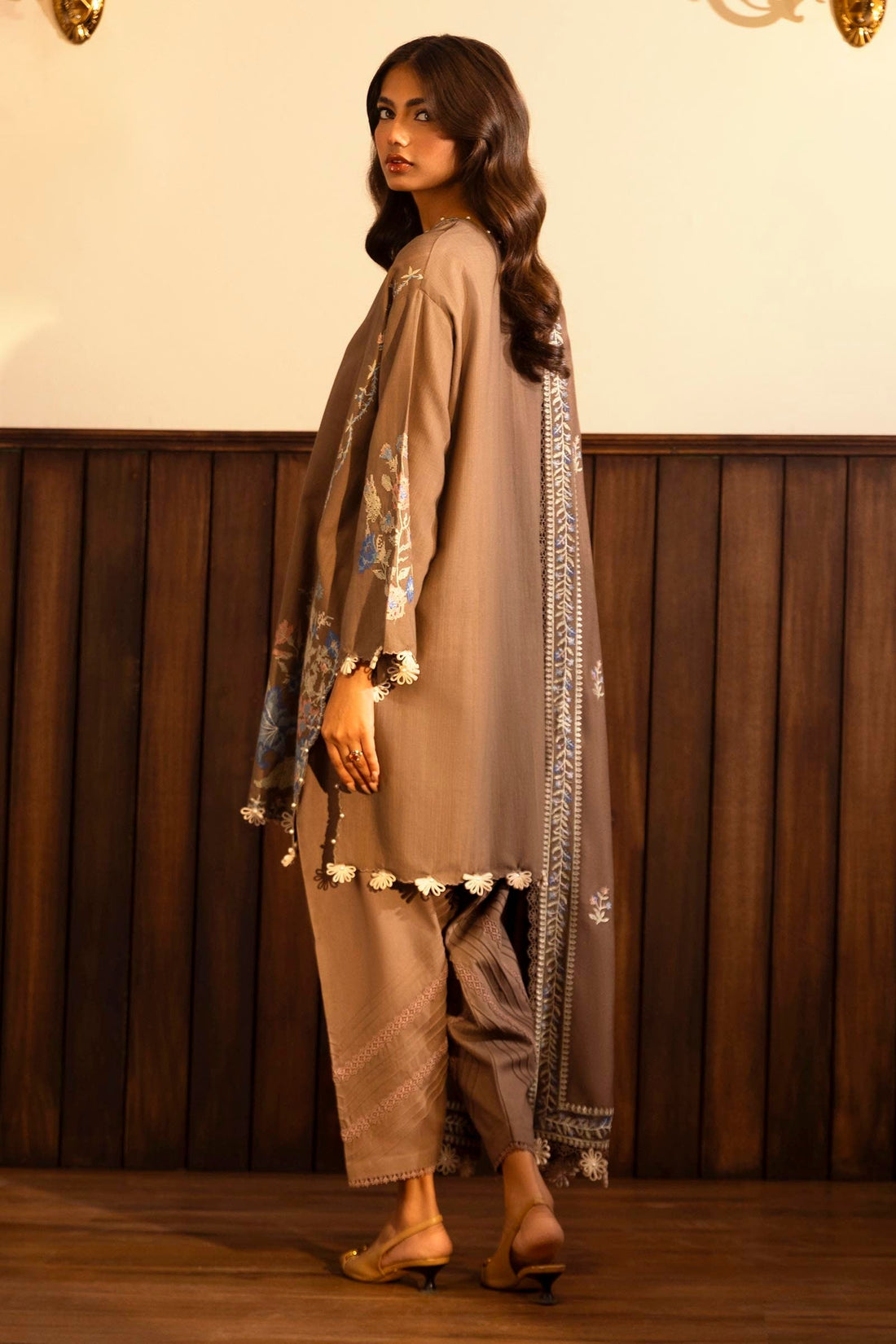 Sana Safinaz | Muzlin Winter 2024 | M243-013B-3CP by Sana Safinaz - Designer Dress - Type: Ladies Clothes - Available at Sana Yasir - 100% Original