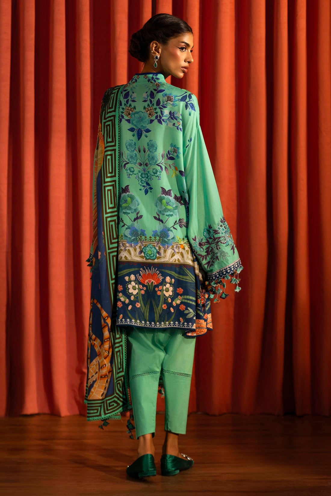 Sana Safinaz | Muzlin Winter 2024 | M243-022A-3DB by Sana Safinaz - Designer Dress - Type: Ladies Clothes - Available at Sana Yasir - 100% Original