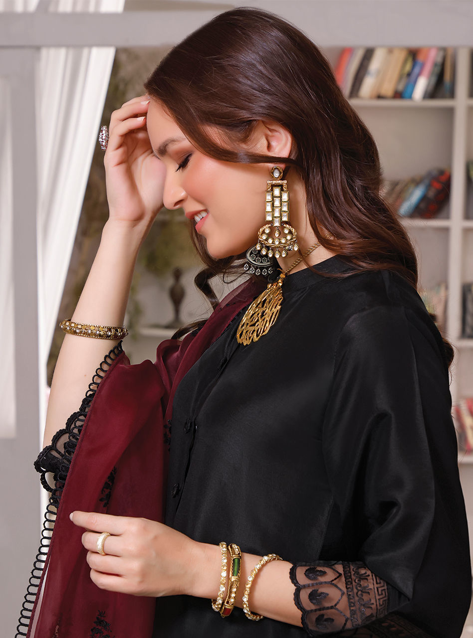 Zainab Chottani | Luxury Pret | DUSKY GLAM by Zainab Chottani - Designer Dress - Type: Ladies Clothes - Available at Sana Yasir - 100% Original