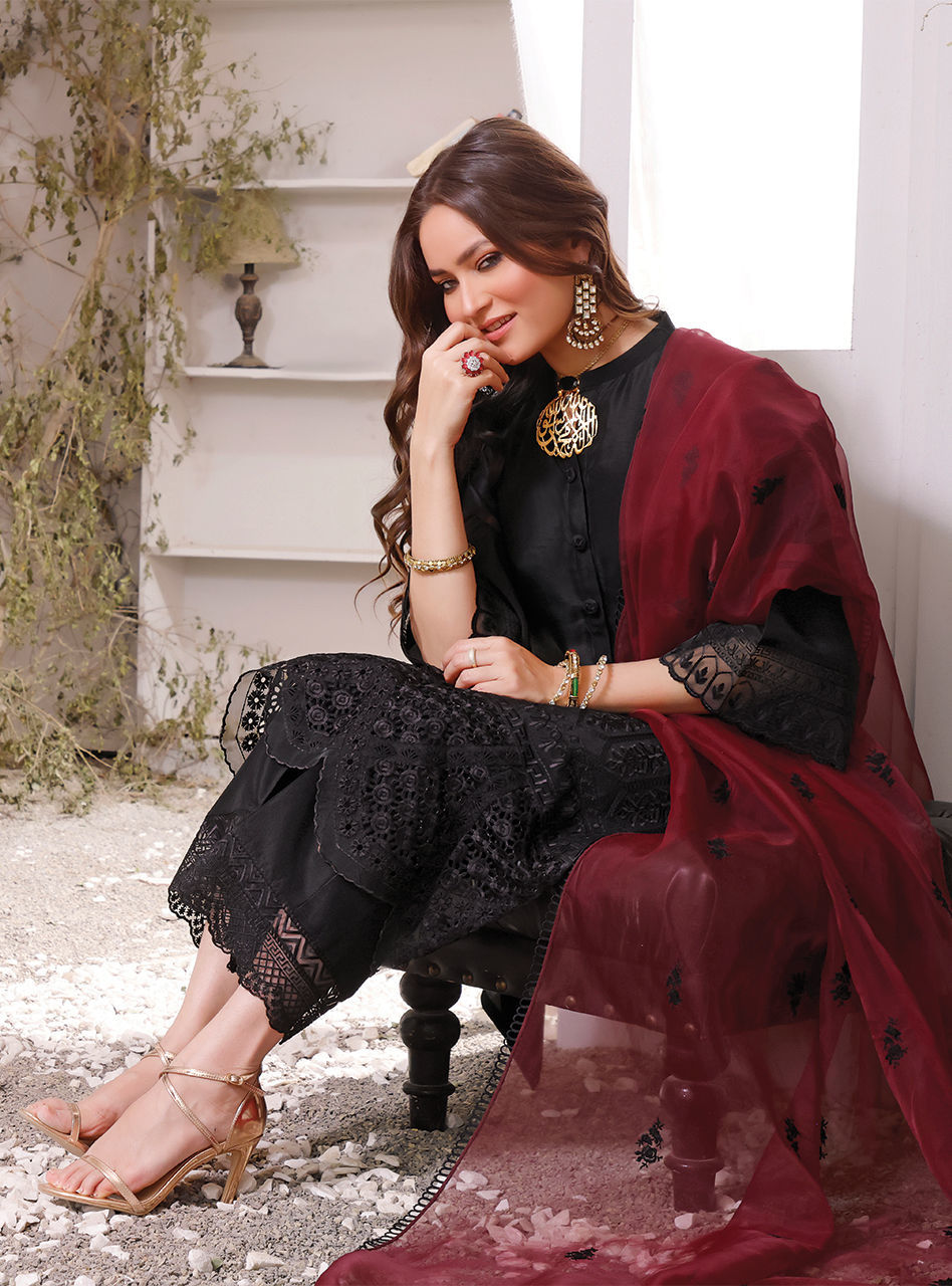Zainab Chottani | Luxury Pret | DUSKY GLAM by Zainab Chottani - Designer Dress - Type: Ladies Clothes - Available at Sana Yasir - 100% Original