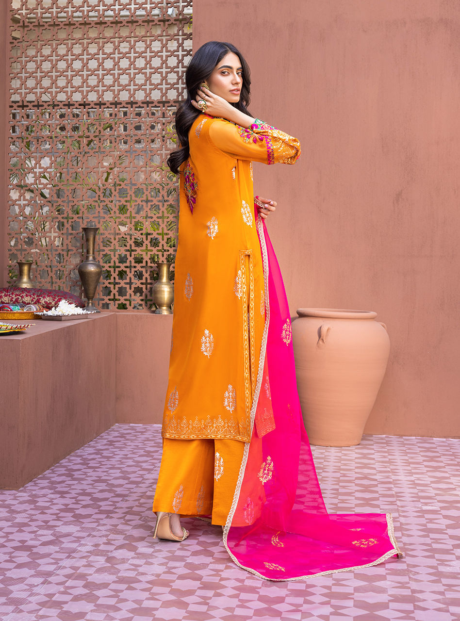 Zainab Chottani | Luxury Pret | NURAY by Zainab Chottani - Designer Dress - Type: Ladies Clothes - Available at Sana Yasir - 100% Original