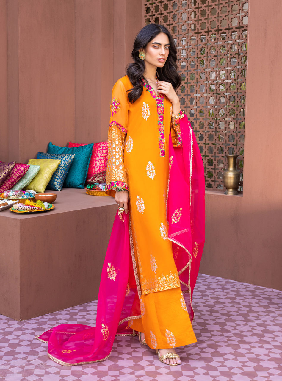 Zainab Chottani | Luxury Pret | NURAY by Zainab Chottani - Designer Dress - Type: Ladies Clothes - Available at Sana Yasir - 100% Original