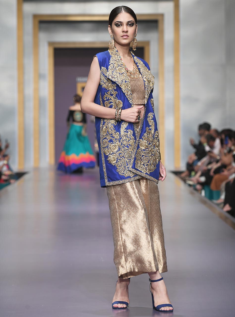 Zainab Chottani | Semi Formals | TEHZEEB by Zainab Chottani - Designer Dress - Type: Ladies Clothes - Available at Sana Yasir - 100% Original