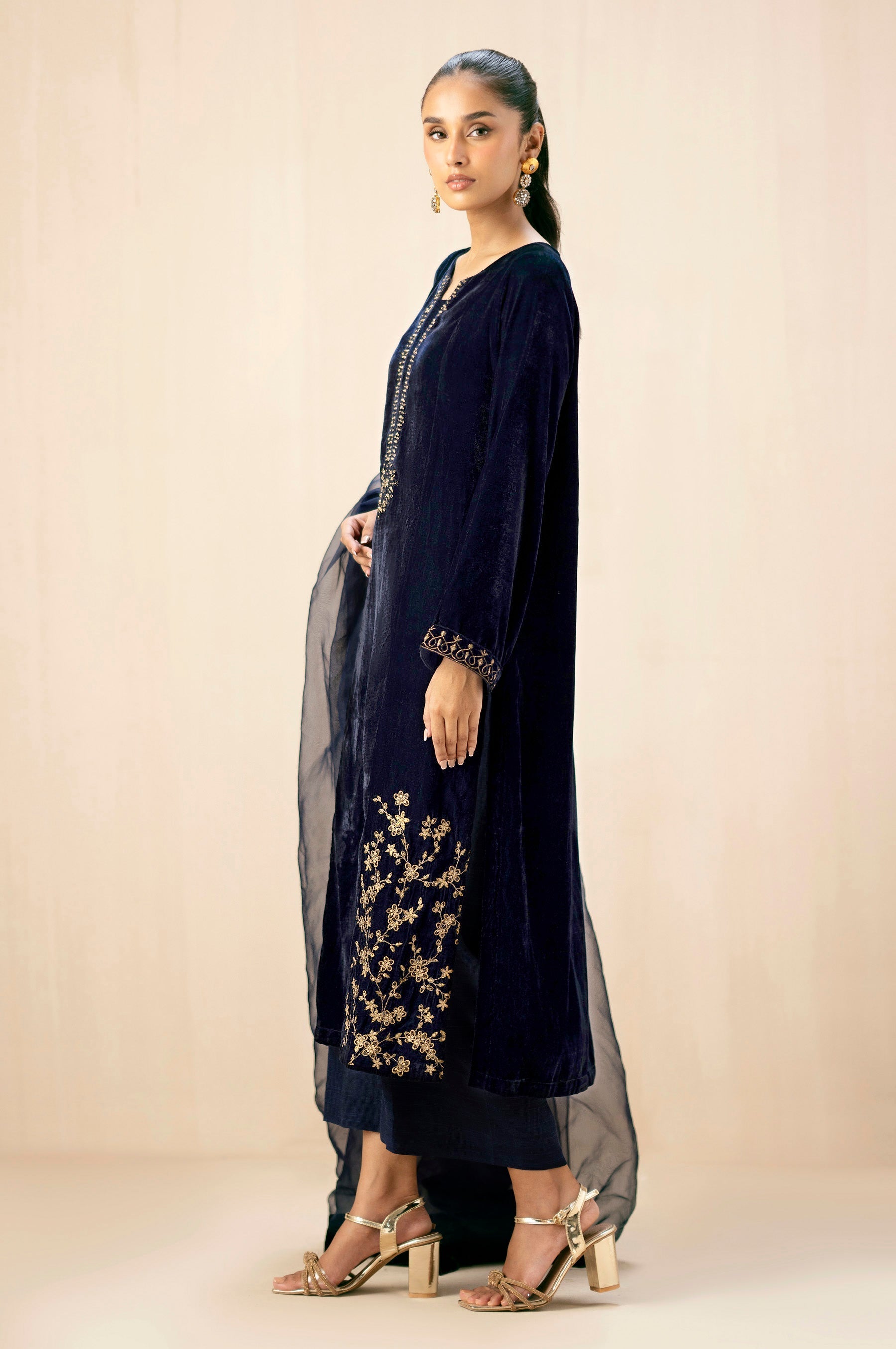 Zeen | Winter Collection | Velvet 13 by Zeen - Designer Dress - Type: Ladies Clothes - Available at Sana Yasir - 100% Original